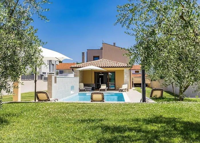 Ferienhaus Mit Privatpool Fuer 8 Personen Ca 120 Qm In Sisan, Istrien Suedkueste Von Istrien