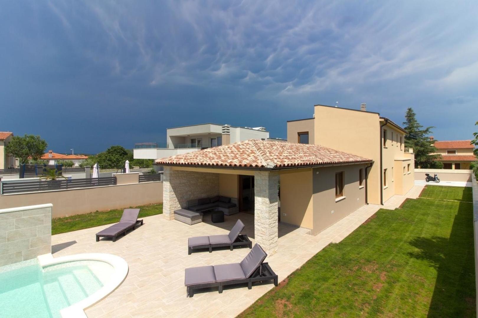 Mit Privatpool Fuer 8 Personen Ca 120 Qm In Sisan, Istrien Suedkueste Von Istrien Holiday home Pula