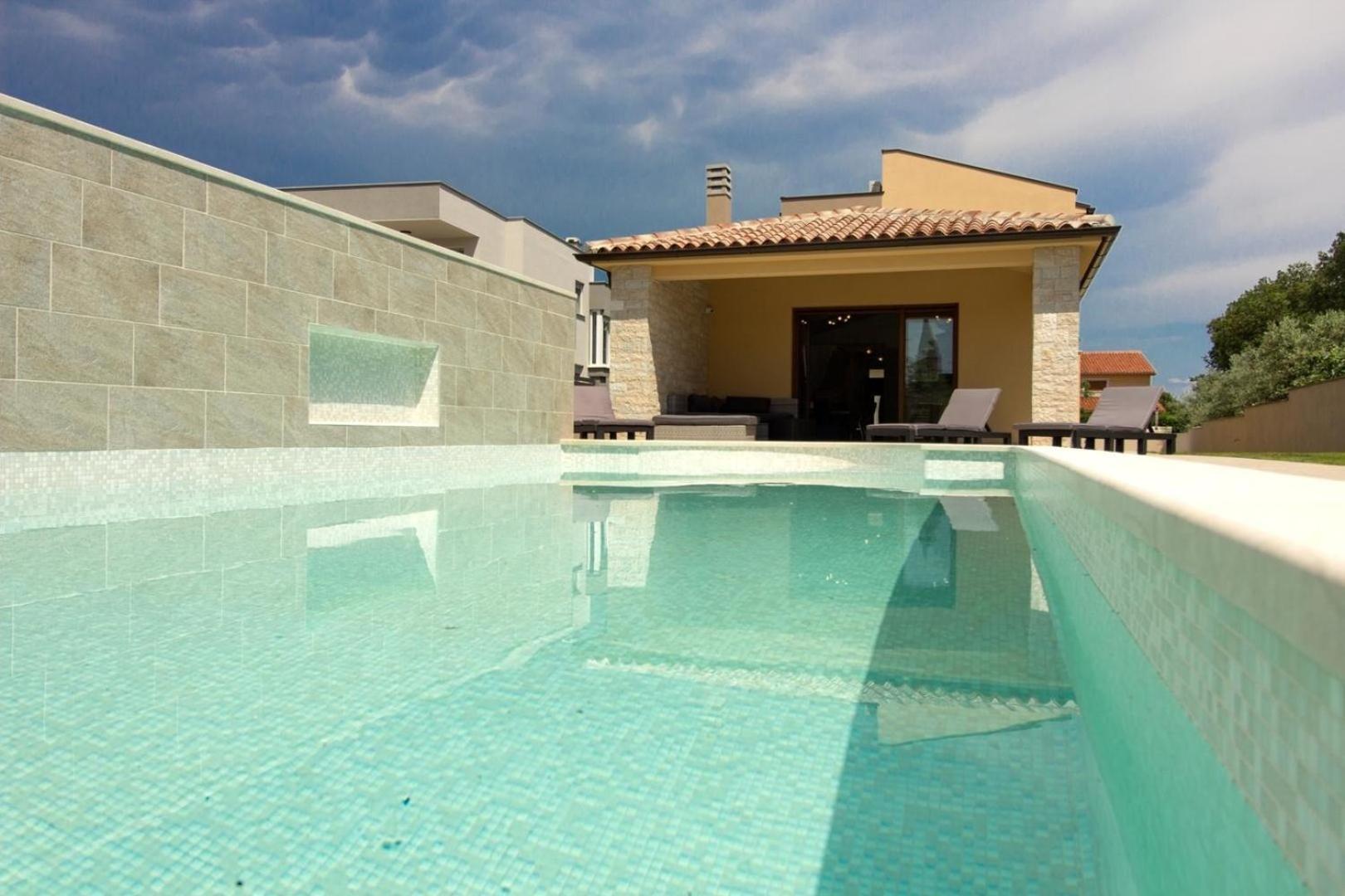 Mit Privatpool Fuer 8 Personen Ca 120 Qm In Sisan, Istrien Suedkueste Von Istrien * Pula