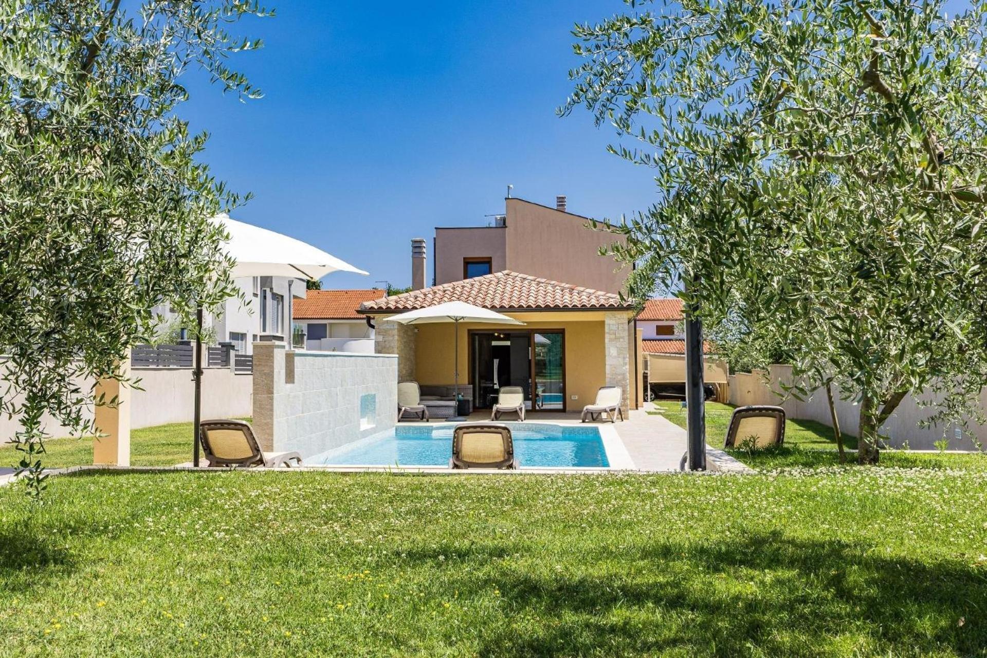 Mit Privatpool Fuer 8 Personen Ca 120 Qm In Sisan, Istrien Suedkueste Von Istrien * Pula
